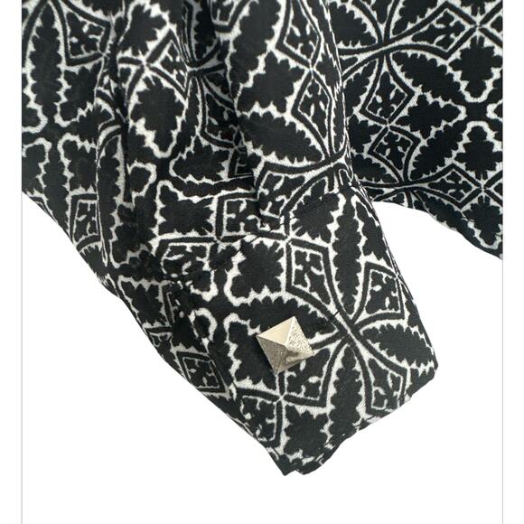 Timing Black Geometric Design Work Career Casual Blouse Top Women’s Size Small - Picture 2 of 10